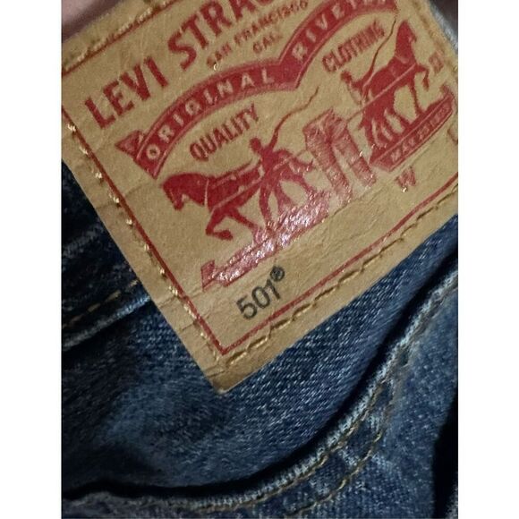 Nice Levi's 501 original Dark wash Levi’s 501 shorts with cute cherry detail siz - Picture 7 of 9